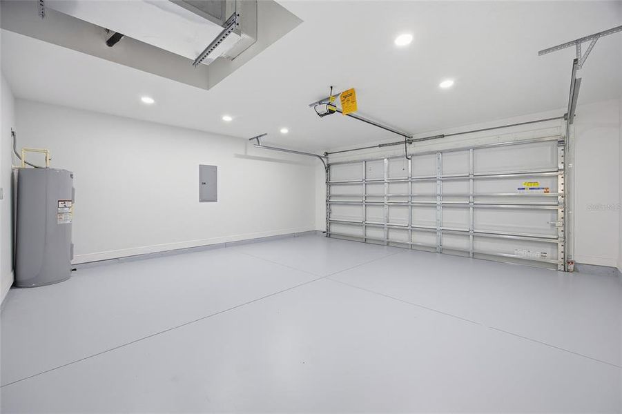 Spacious, unfurnished interior of a new home in , Ocala (Image 29).