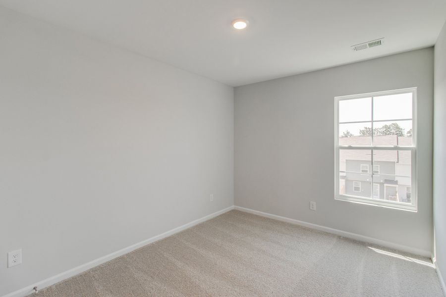 Spacious, unfurnished interior of a new home in Astoria, Columbia (Image 25).
