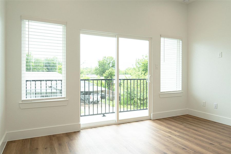 Spacious, unfurnished interior of a new home in , Houston (Image 15).