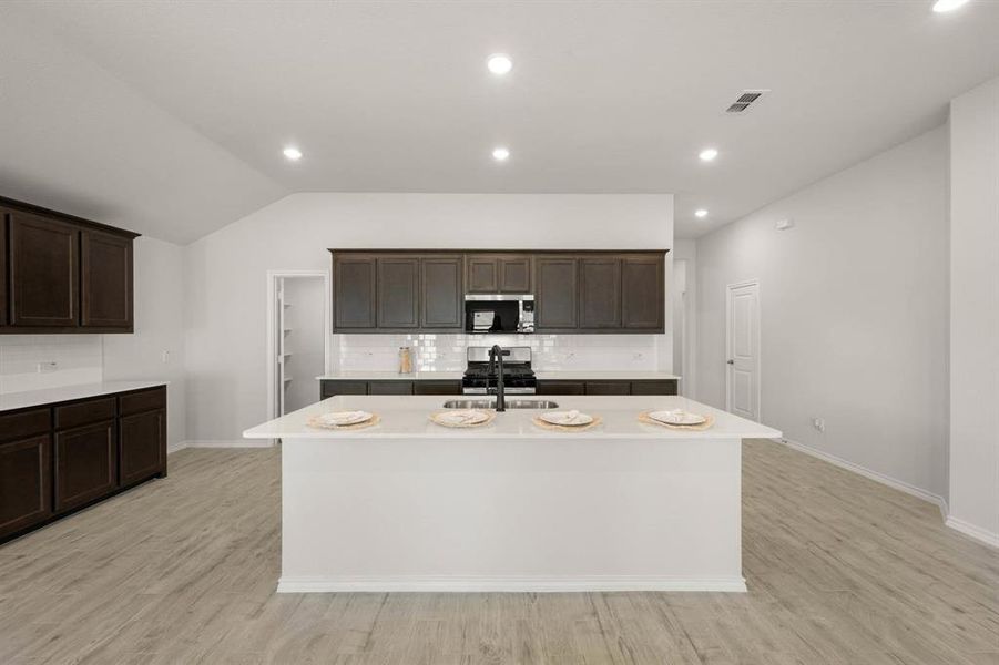15004 Amantes- Kitchen-2