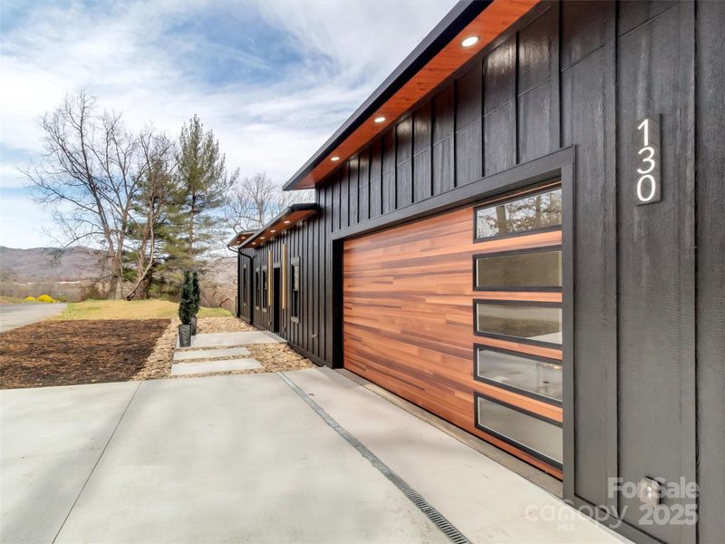 Exterior details and patio area of a home in , Clyde (Image 27).