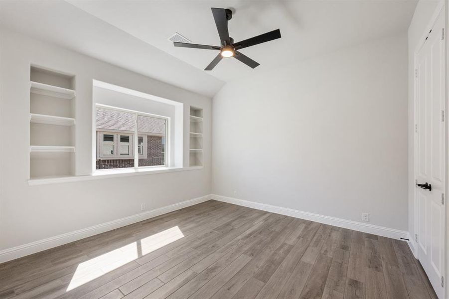 Spacious, unfurnished interior of a new home in Abe's Landing, Granbury (Image 14).