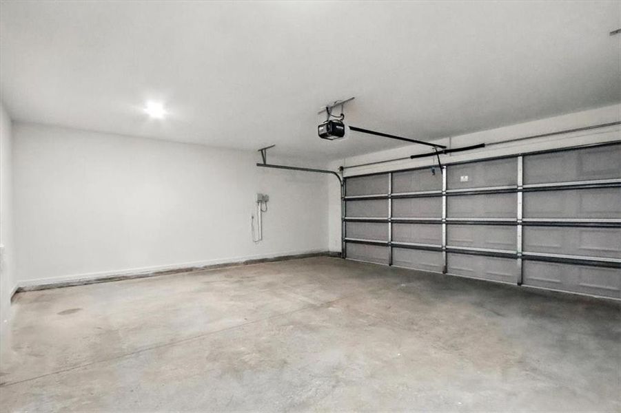 Spacious, unfurnished interior of a new home in , Hartwell (Image 14).