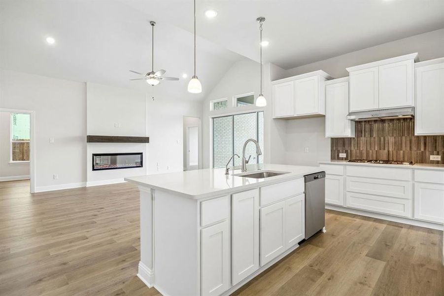 16-625Majestic_016 16-625Majestic_016