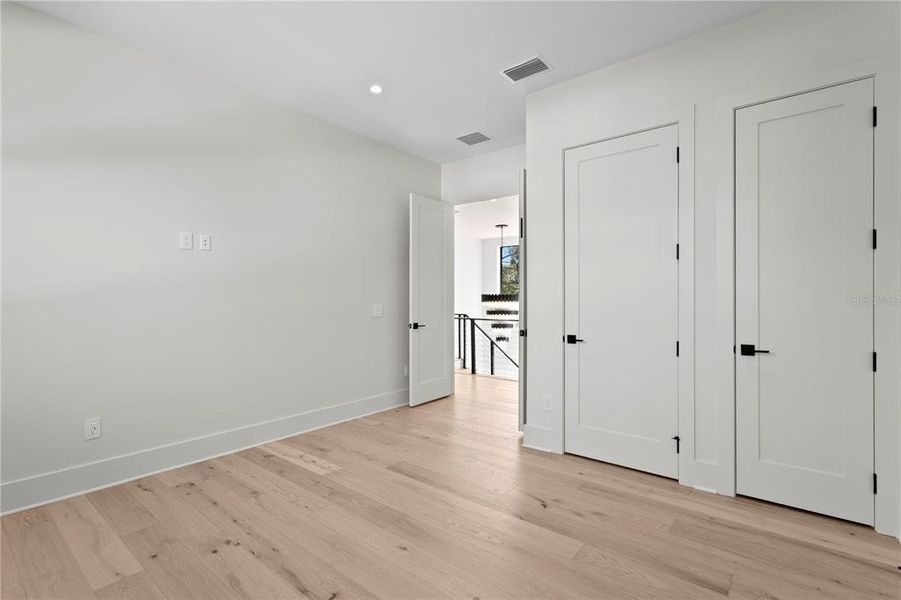 Spacious, unfurnished interior of a new home in , Tampa (Image 69).