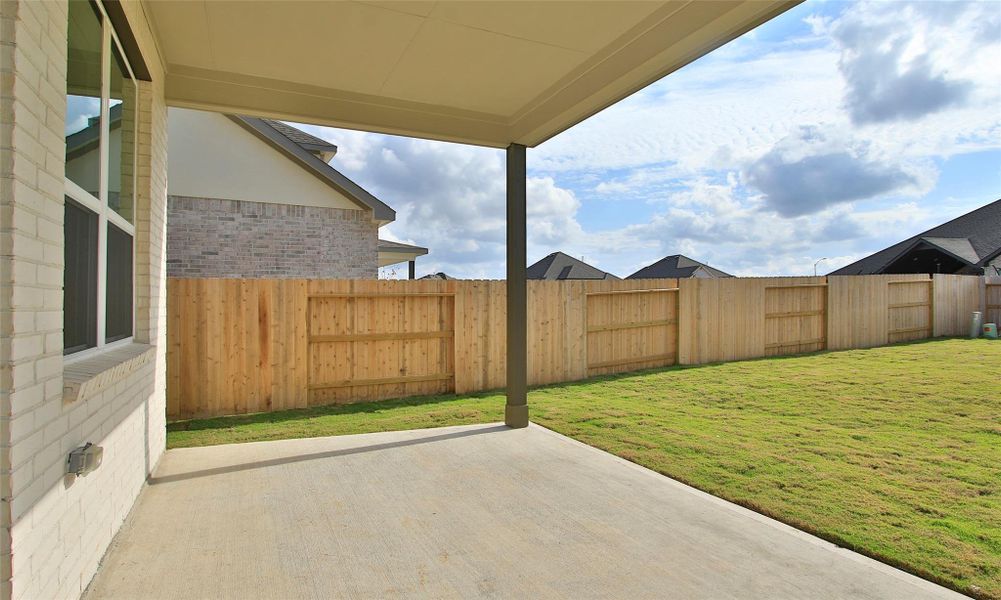 Exterior details and patio area of a home in Brookewater, Rosenberg (Image 3).
