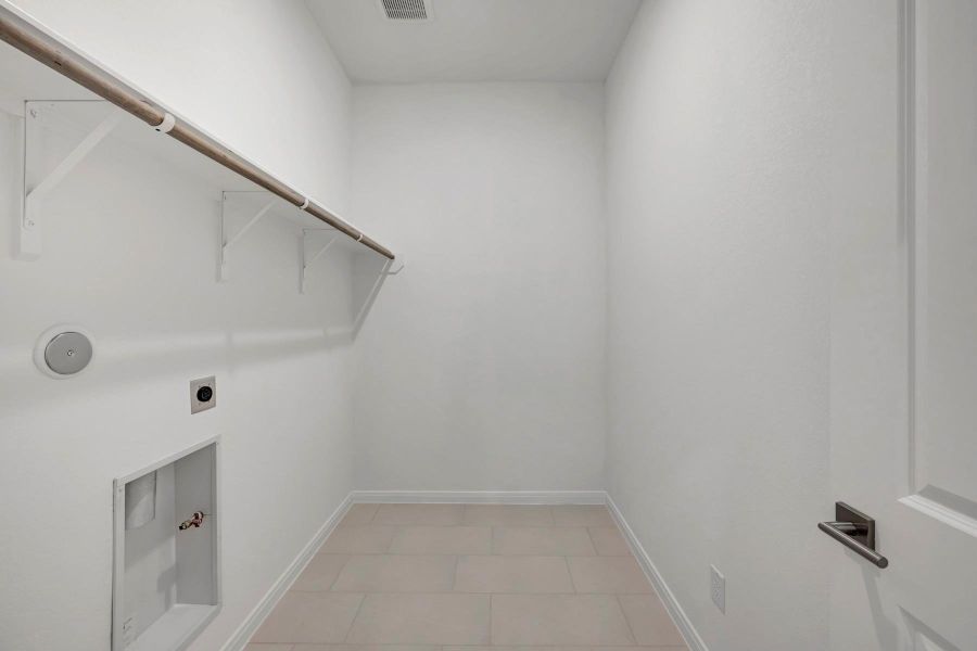 Spacious, unfurnished interior of a new home in Beacon Point at Lago Mar 50’ Homesites, Texas City (Image 27).