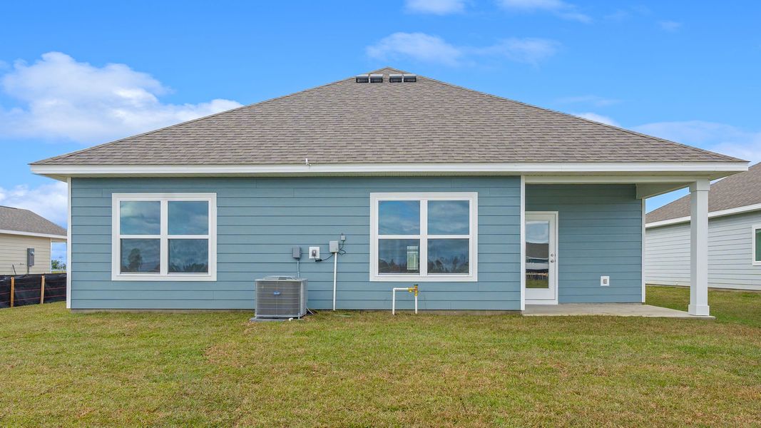 Exterior details and patio area of a home in Hodges Bayou Plantation, Panama City (Image 4).