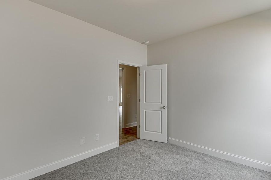 Spacious, unfurnished interior of a new home in , Jefferson (Image 37).