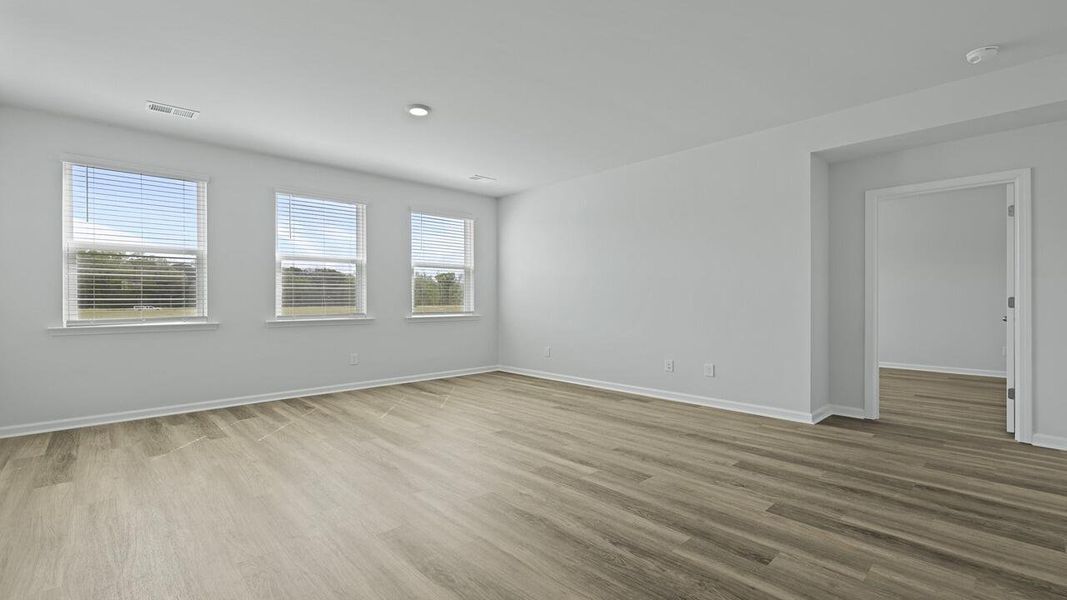 Spacious, unfurnished interior of a new home in Carolina Groves, Moncks Corner (Image 22).