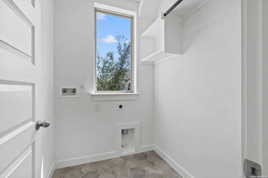Spacious, unfurnished interior of a new home in Stillwater Ranch, San Antonio (Image 21).