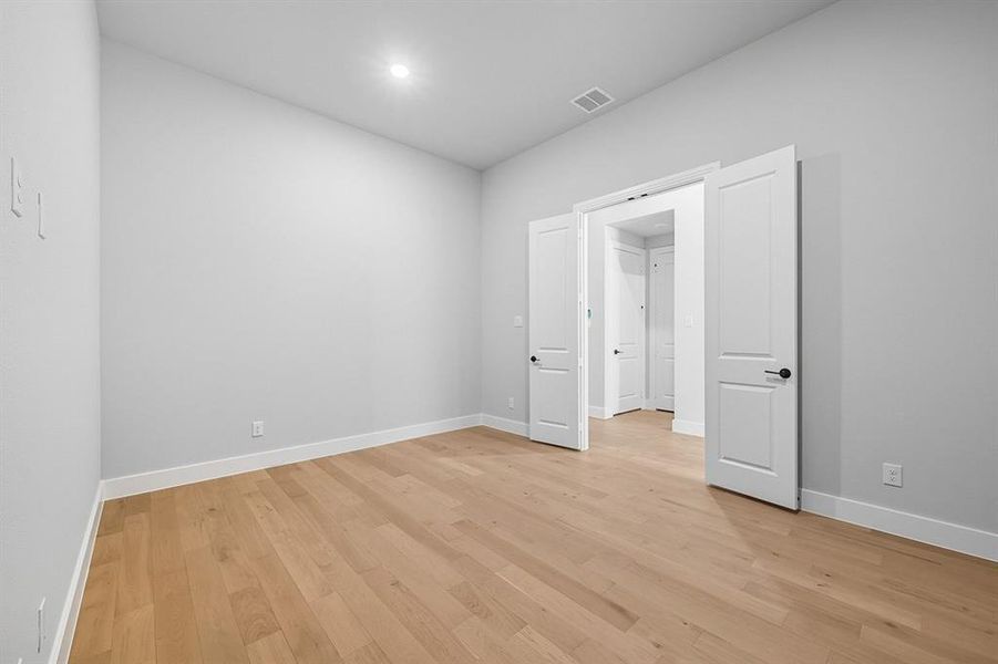 Spacious, unfurnished interior of a new home in Trinity Falls, McKinney (Image 17). Spacious, unfurnished interior of a new home in Trinity Falls, McKinney (Image 17).
