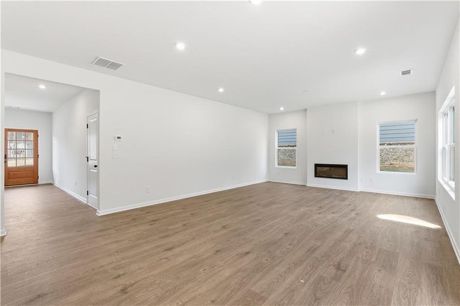 Spacious, unfurnished interior of a new home in Meadow Pines, Dallas (Image 13).