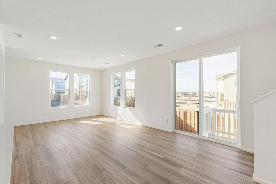 Spacious, unfurnished interior of a new home in Turnberry Villas, Commerce City (Image 6).