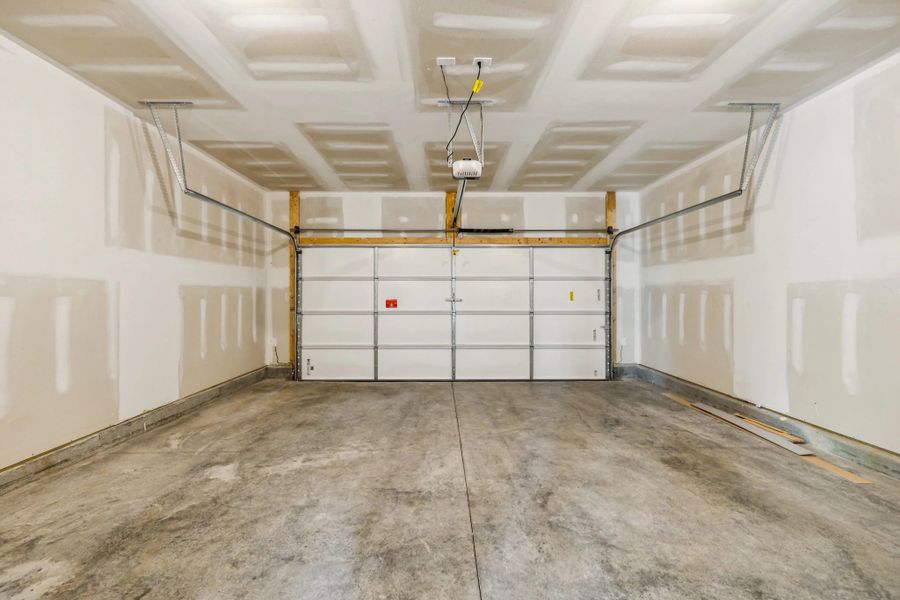 Spacious, unfurnished interior of a new home in Cades Bluff, Lebanon (Image 43).