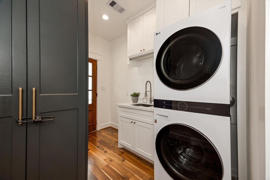 Furnished interior view inside a new home in , Galveston (Image 13).