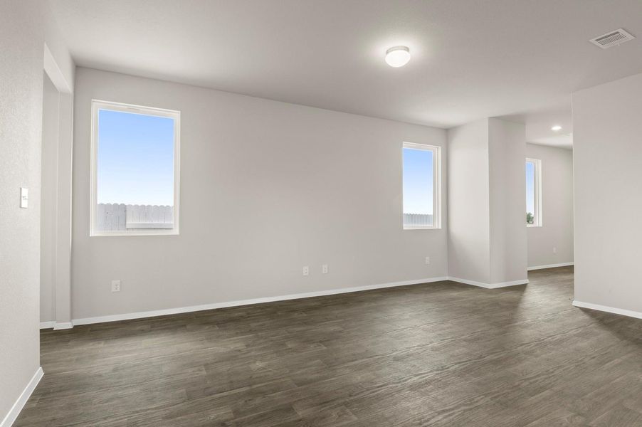 Spacious, unfurnished interior of a new home in Harvest Ridge, Elgin (Image 21).