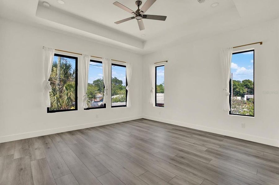 Spacious, unfurnished interior of a new home in , St. Petersburg (Image 18).