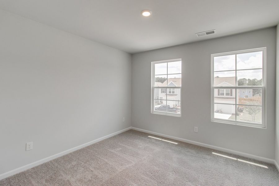 Spacious, unfurnished interior of a new home in Bluefield, Lexington (Image 26).