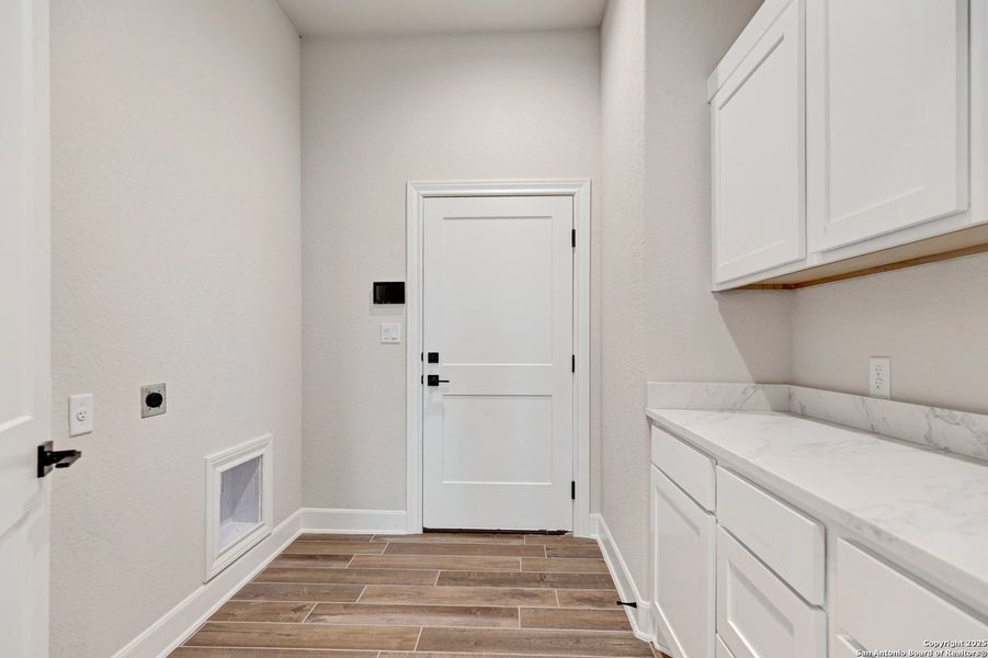 Furnished interior view inside a new home in , La Vernia (Image 10). Furnished interior view inside a new home in , La Vernia (Image 10).