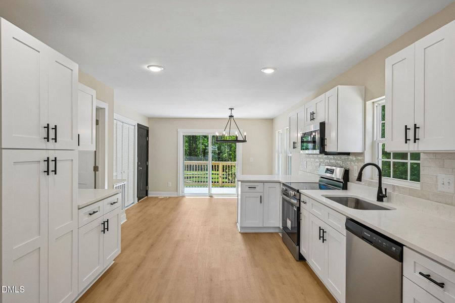 13-web-or-mls-Berwyn Ave-S1405-013