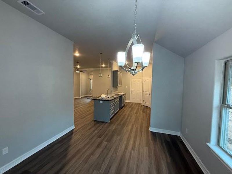 Spacious, unfurnished interior of a new home in , Angleton (Image 4).