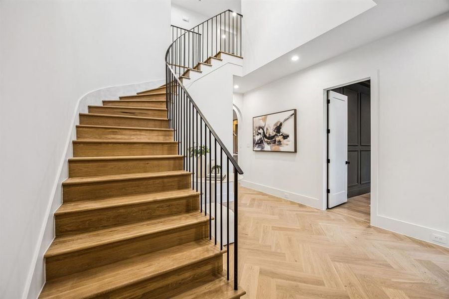 Spacious, unfurnished interior of a new home in , Dallas (Image 21).