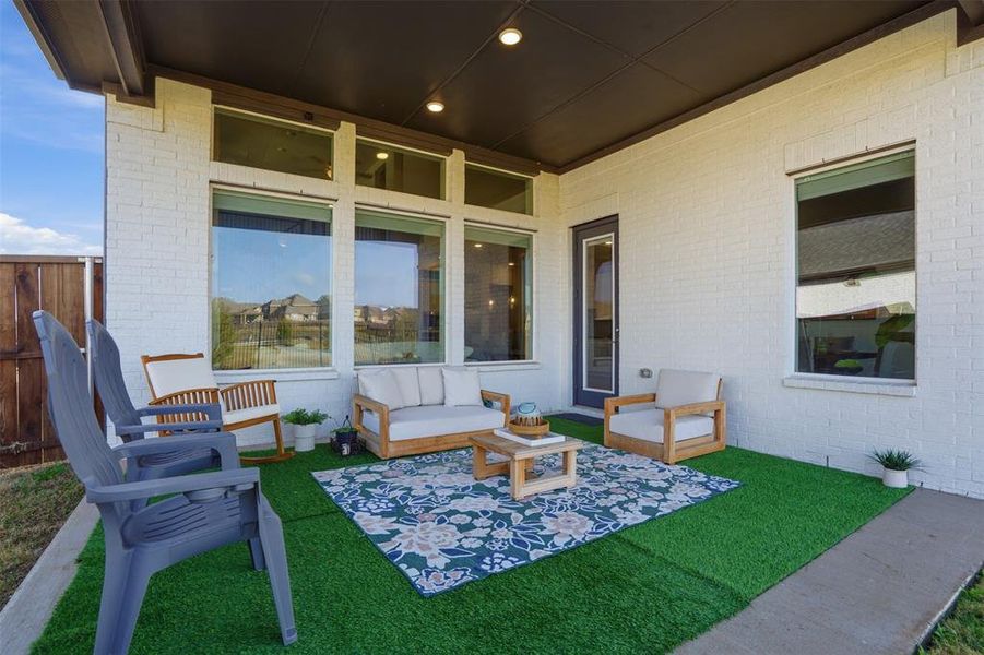 Exterior details and patio area of a home in Somerset Park, Rockwall (Image 22).