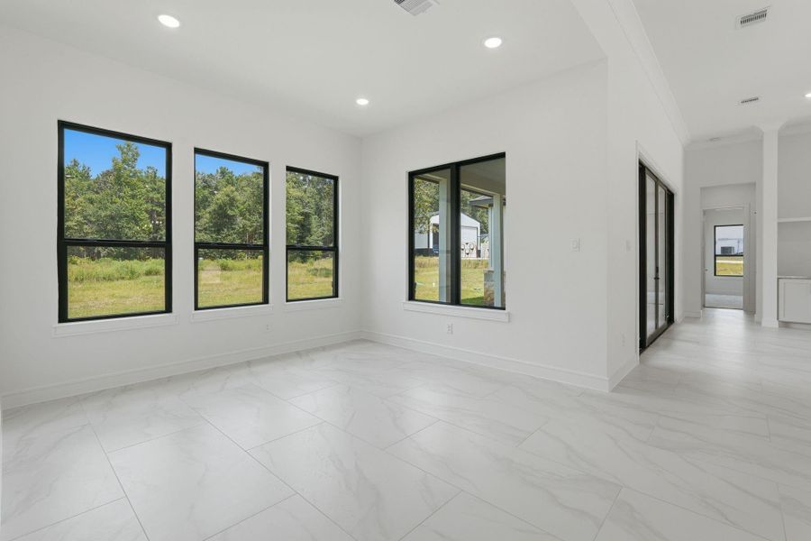 Spacious, unfurnished interior of a new home in , Willis (Image 25).