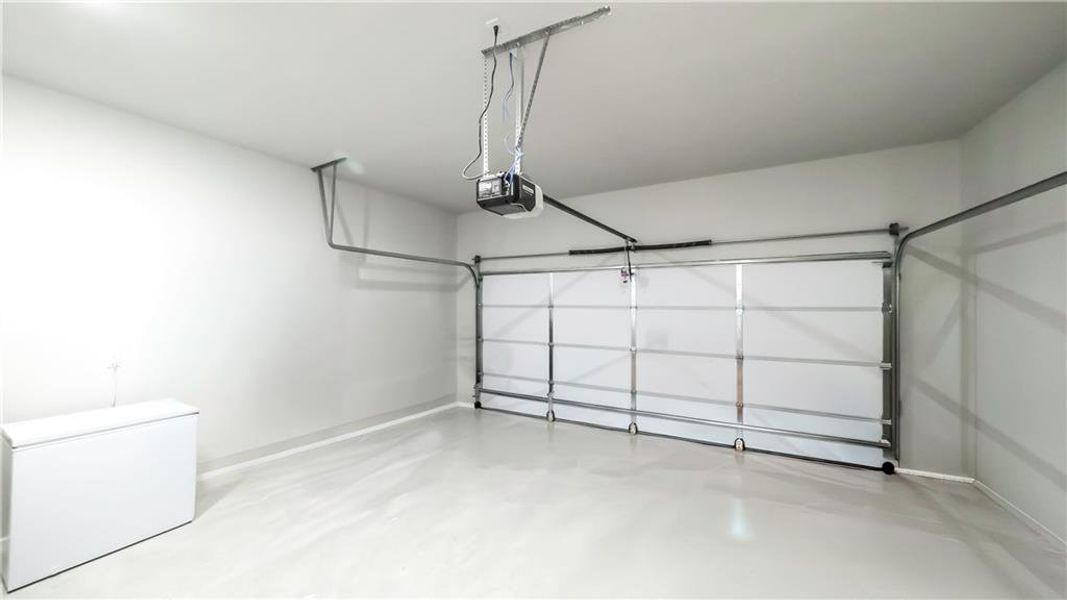 Spacious, unfurnished interior of a new home in , Bremen (Image 27).