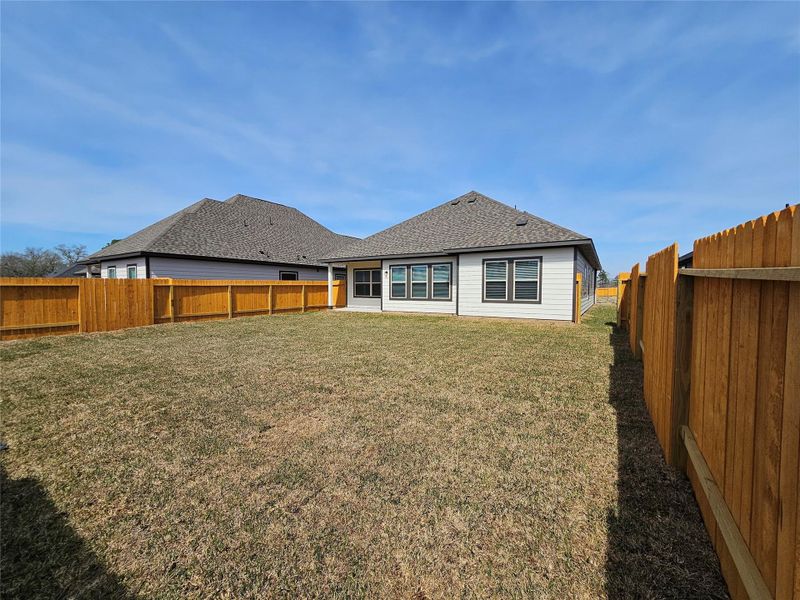 Exterior details and patio area of a home in Lexington Heights, Willis (Image 15).