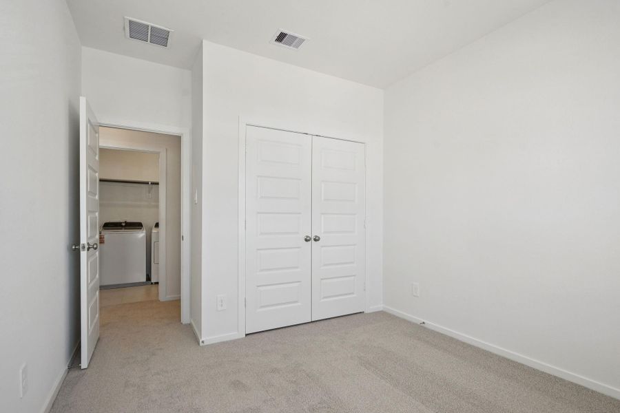 Spacious, unfurnished interior of a new home in Kemah Crossing - City Series, Kemah (Image 40).