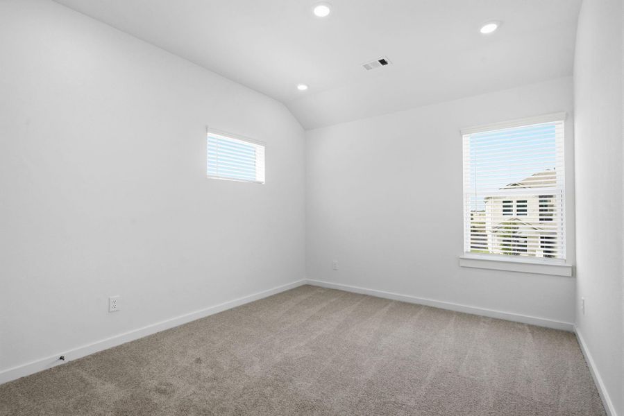 Spacious, unfurnished interior of a new home in , Iowa Colony (Image 38).