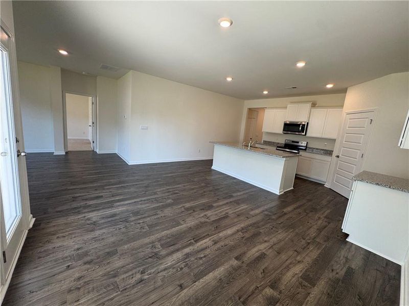 Spacious, unfurnished interior of a new home in Oakchase at Hampton, Hampton (Image 25).