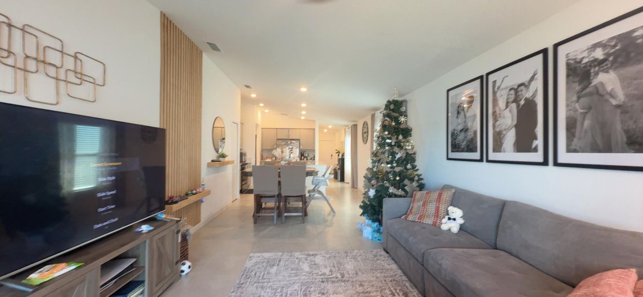 8EFB5AC7-EB22-48E0-9D2E-826CA5C0CA90