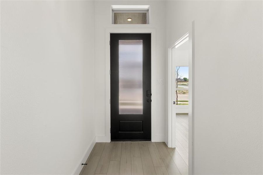 03. 2409 Belmont - Entry