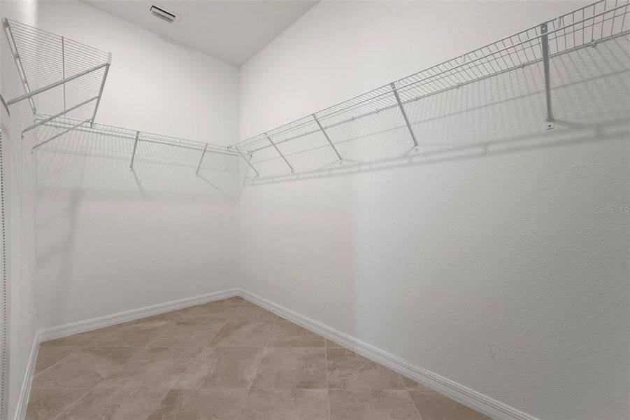 Spacious, unfurnished interior of a new home in , Venice (Image 41).