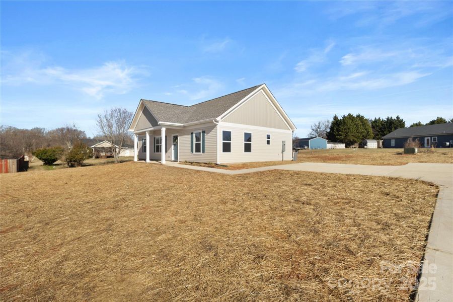 Exterior details and patio area of a home in , Olin (Image 17).