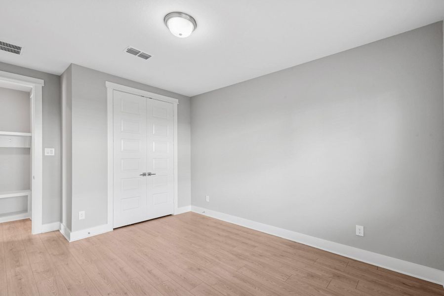 Spacious, unfurnished interior of a new home in Retreat at Oak Park, Houston (Image 25).