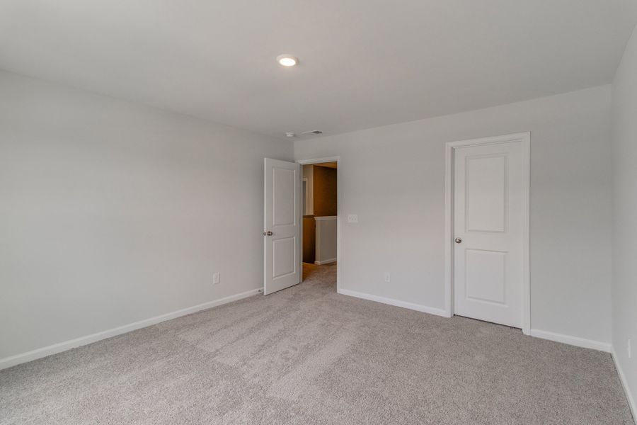 Spacious, unfurnished interior of a new home in Ellington, Elgin (Image 35).