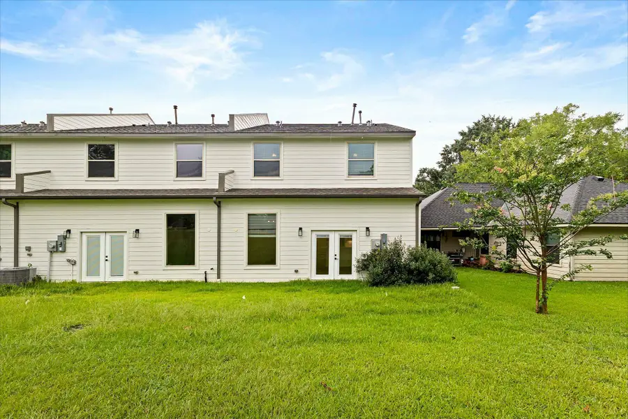 Exterior details and patio area of a home in , Willis (Image 4).