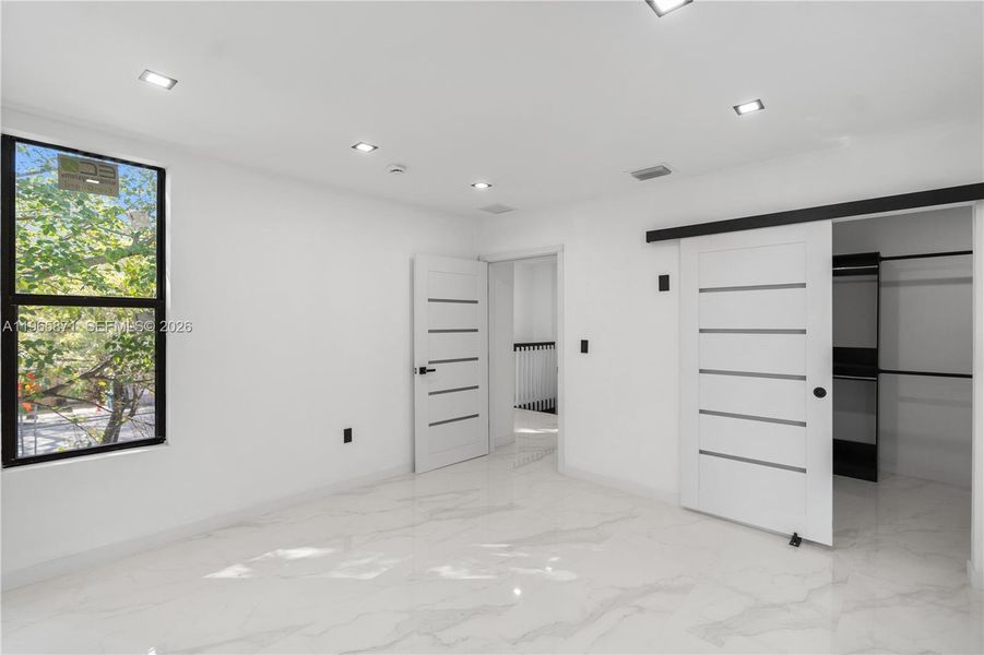 Spacious, unfurnished interior of a new home in , Miami (Image 41).