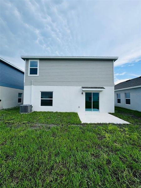 Exterior details and patio area of a home in Peace Creek Reserve, Winter Haven (Image 3).
