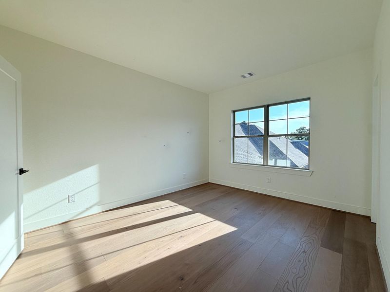 Spacious, unfurnished interior of a new home in , Houston (Image 12).