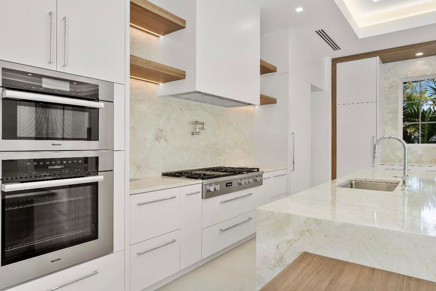 022-420 Barbarossa Ave_022