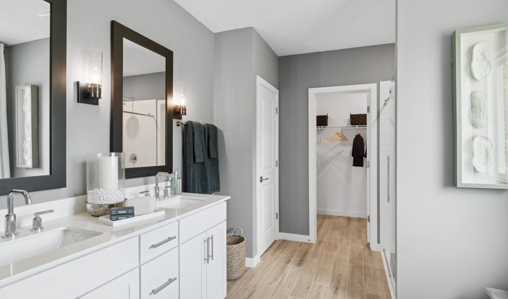 Primary bath with dual sinks and walk-in closet