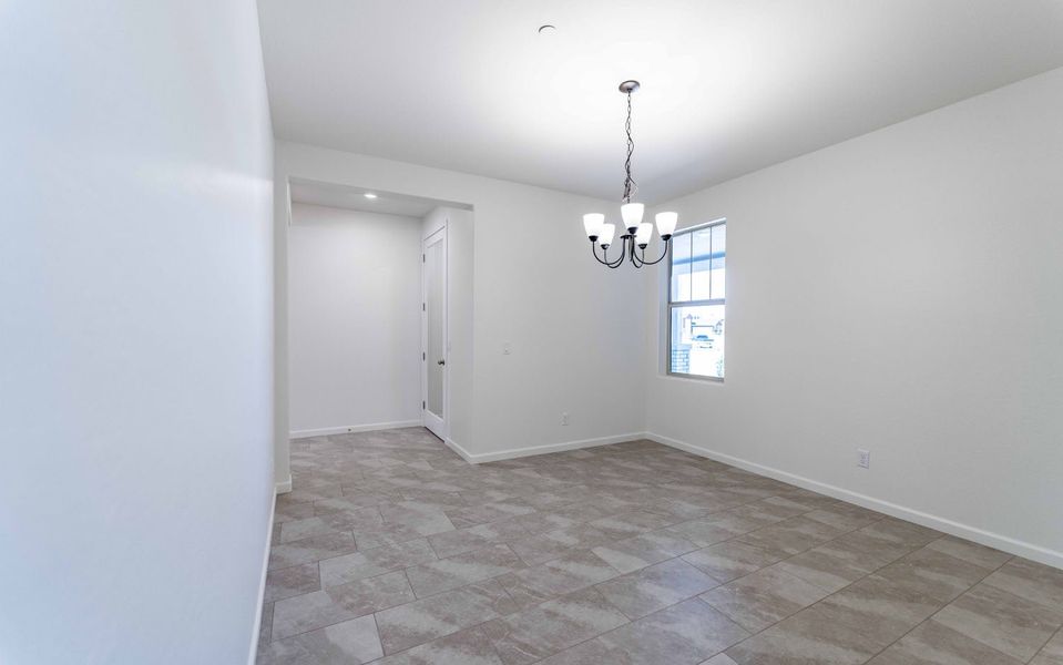 Spacious, unfurnished interior of a new home in Heritage Pointe, Chino Valley (Image 19).