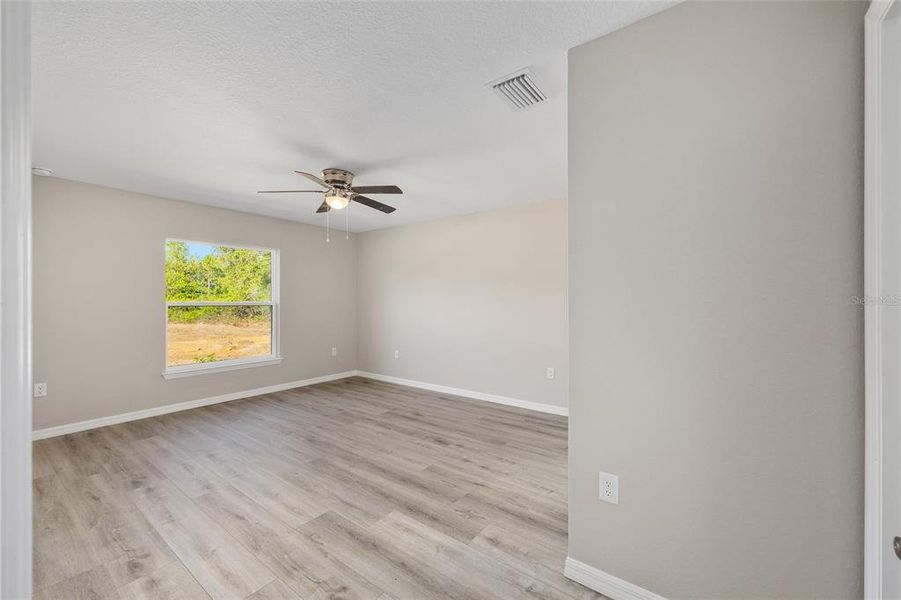 Spacious, unfurnished interior of a new home in , Citrus Springs (Image 22).
