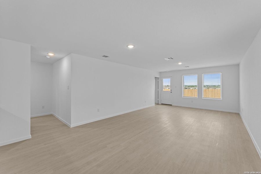 Spacious, unfurnished interior of a new home in Guadalupe Ridge, New Braunfels (Image 22).