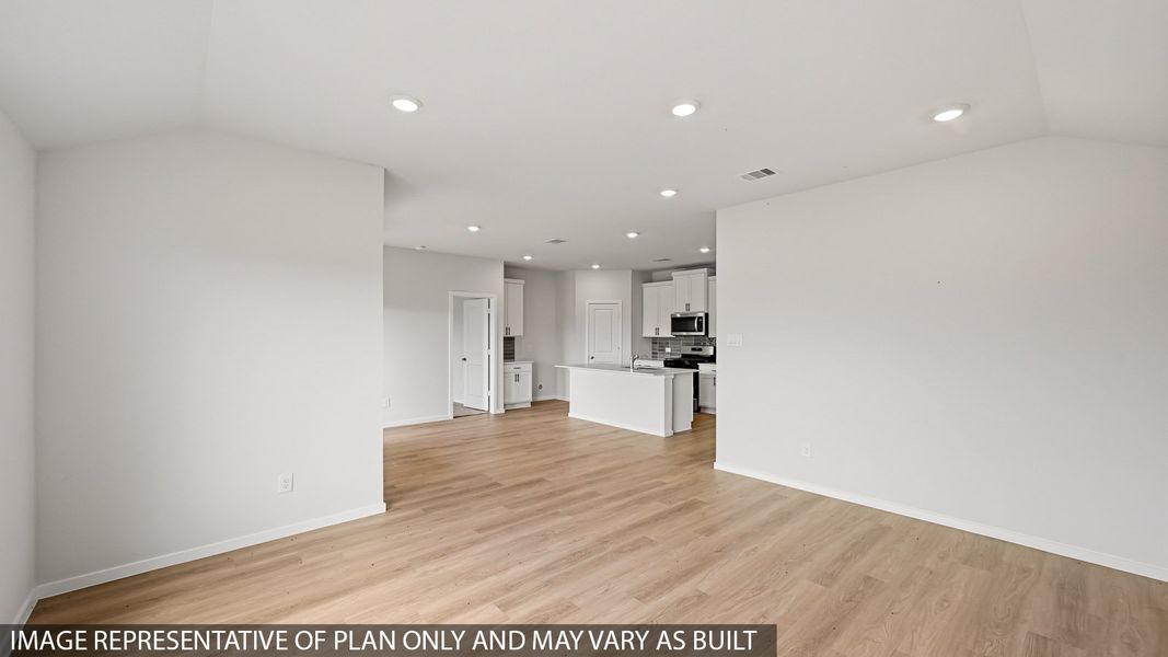 Spacious, unfurnished interior of a new home in Granger Pines, Conroe (Image 18).